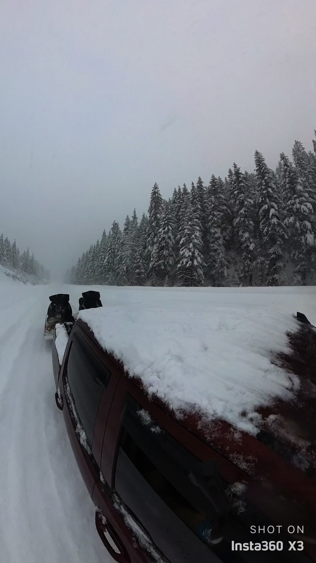 Finally snowing… hoping January will give us some days like these 🤞🙌#Alaska #thatskidoofeeling 