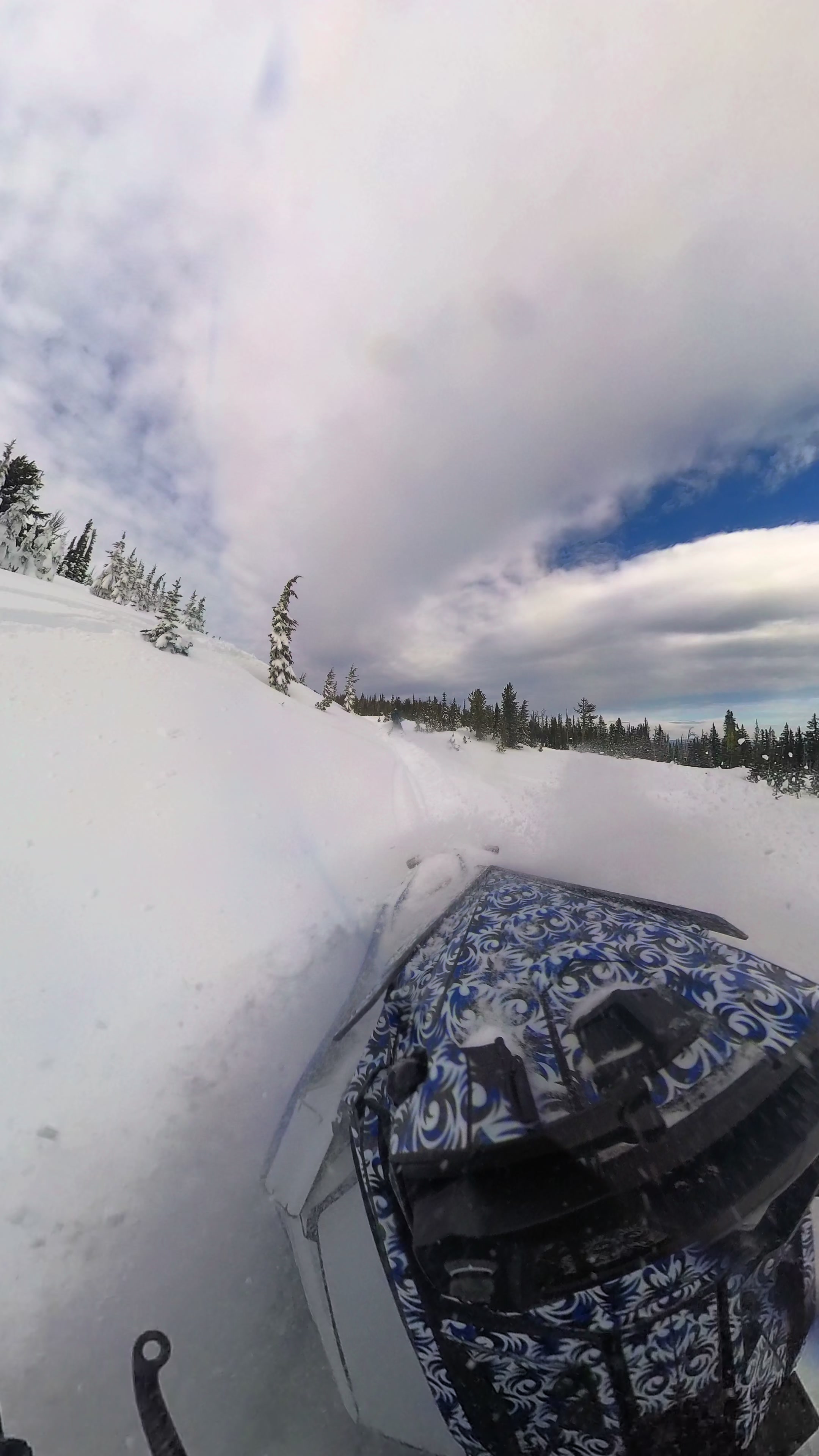 Shoutout to @jeffware_ for the horrible camera orientation recommendation but we pulled the 360 out this weekend!  Got to chase @Youngbuck155 up a new mountain and make some new friends as well  @sledsend 