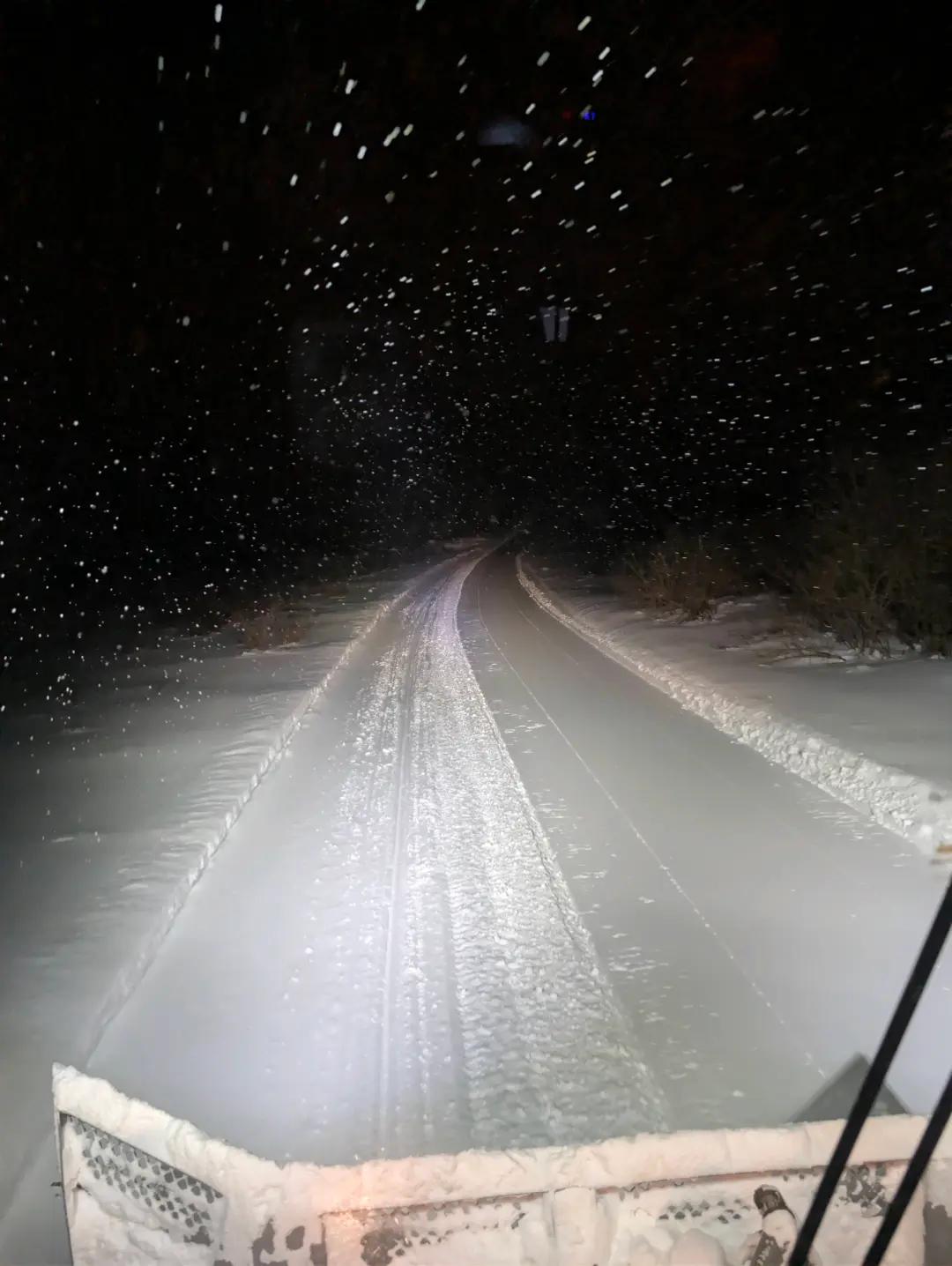 another night in the #tuckersnocat making em flat! #fyp #trailgroomer #volunteer #winter 