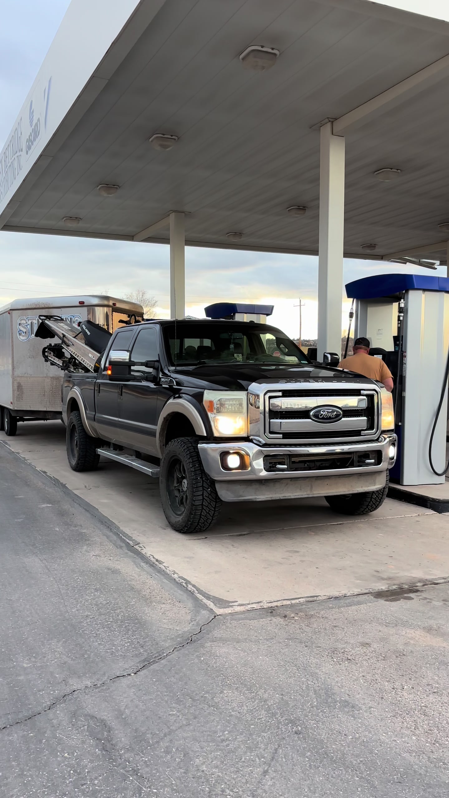 When getting fuel and the Bluetooth is still connected