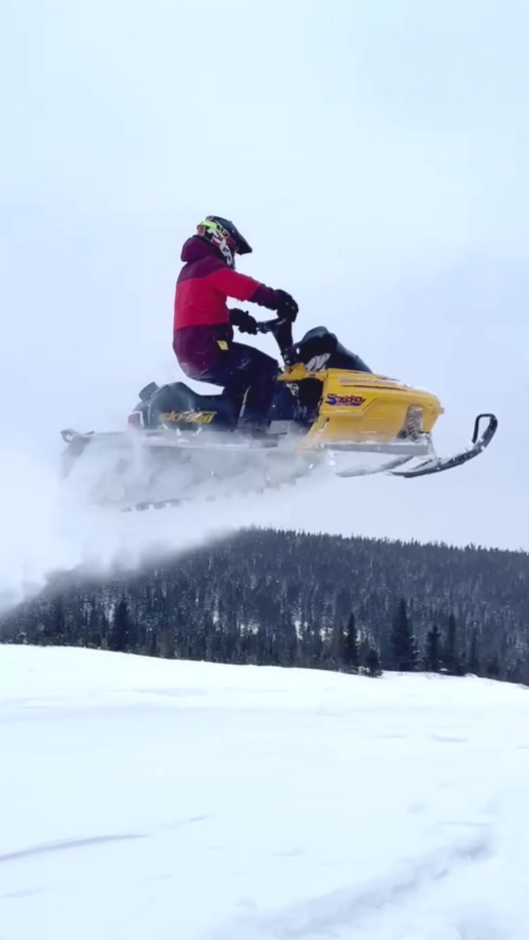 Have fun💪💪 ❄️❄️❄️ #skidoo #snow #north #snowmobile #summit @TOBE Outerwear @Ski-Doo @CheetahFactoryRacing @SledHub @Powder Bound Adventures @SNOWMOBILEFAILS @Backcountry Sledders @FXR Racing 
