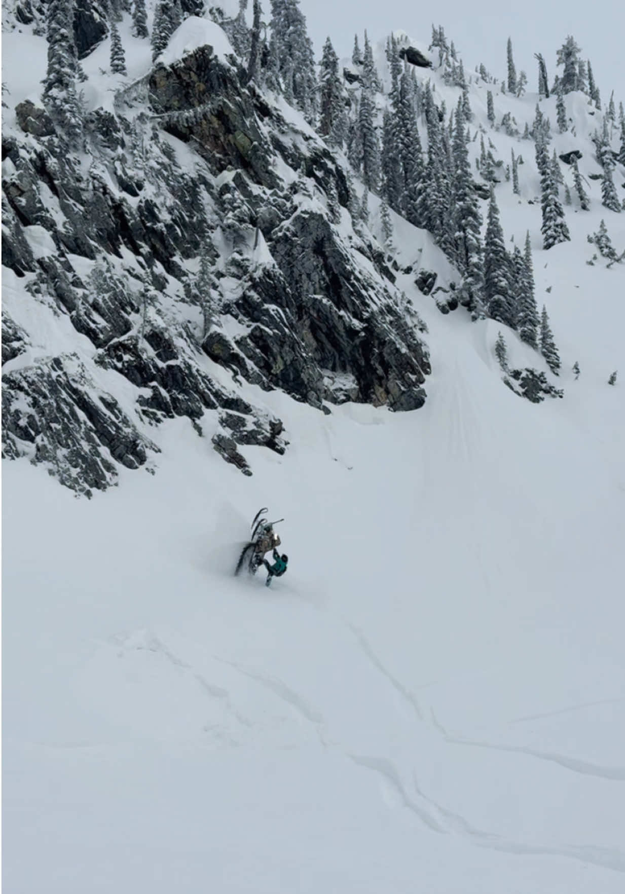 CFR bars always keeping me exactly where I want to be and ArcticFX keeping things looking fresh 😌👌🏽  @CheetahFactoryRacing  @ArcticFX  @Freshies Built  @Polaris Off Road  @insta360 official  • • • • • • • • • • • • • • • • • • • • • • • • • #snowmobiling #backcountry #polaris #montana #fyp