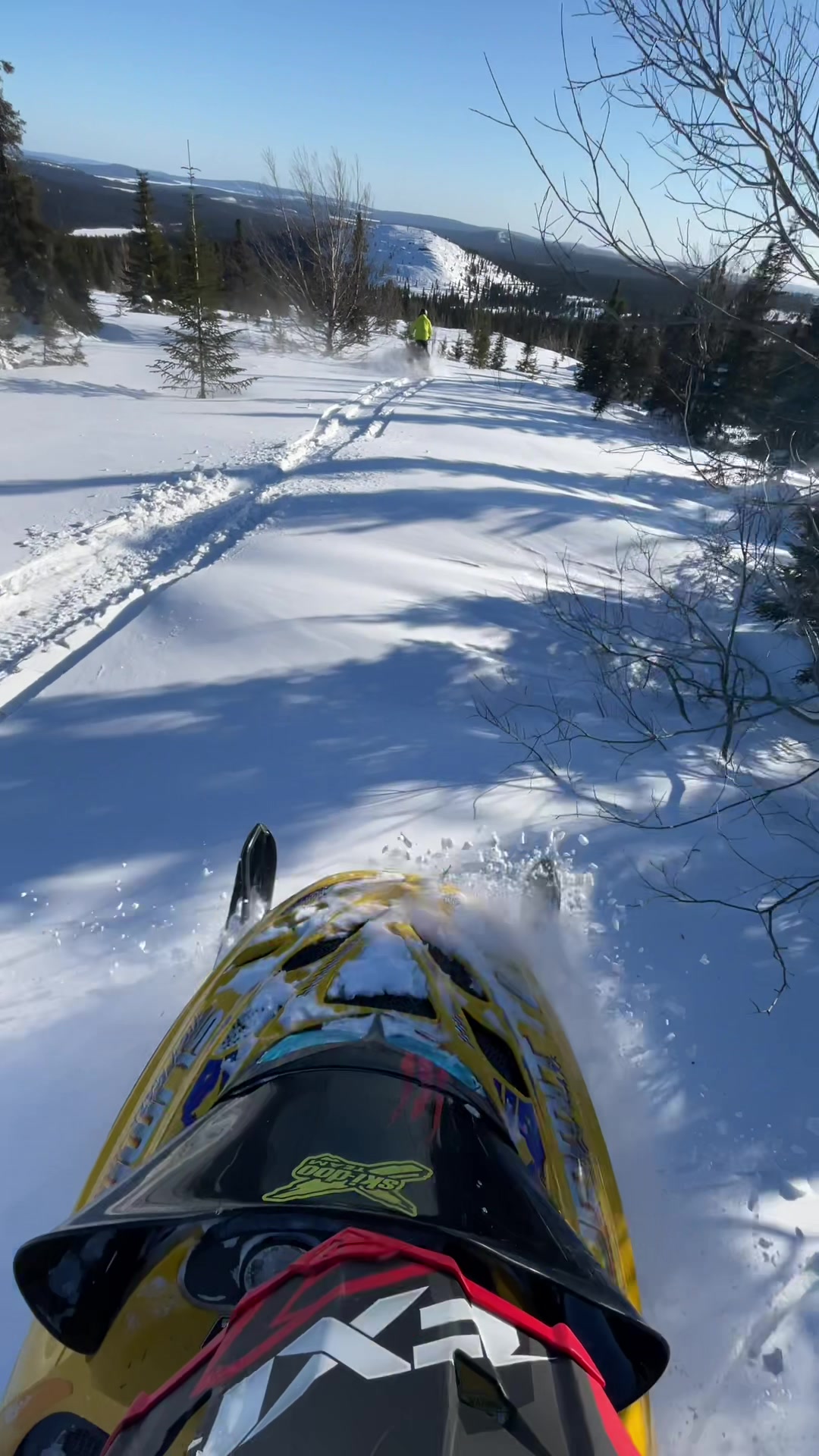 ☀️☀️☀️ ❄️❄️❄️  #skidoo #snow #north #mountain #snowmobile @CheetahFactoryRacing @TOBE Outerwear @Ski-Doo @SledHub @Powder Bound Adventures @Backcountry Sledders @SNOWMOBILEFAILS @FXR Racing 