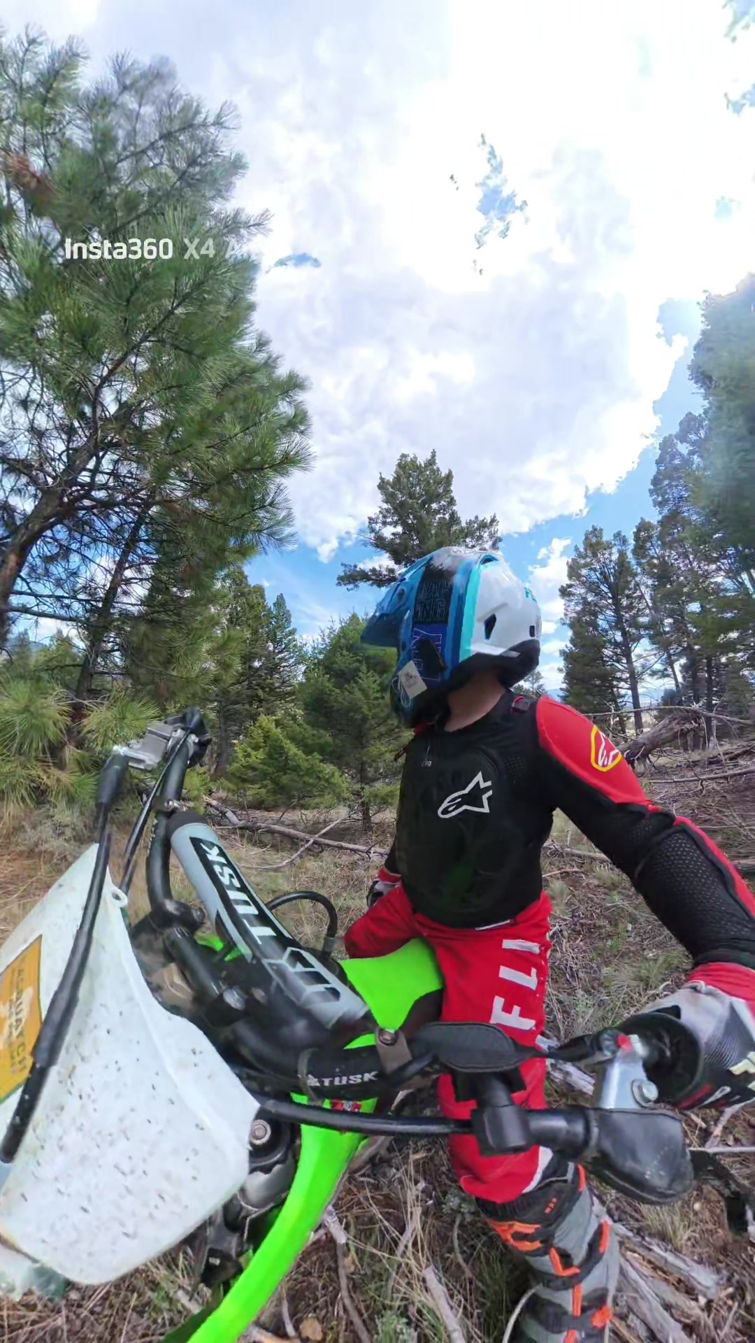 dad dont follow me !! #kawasaki  #dirtbike  #insta360 