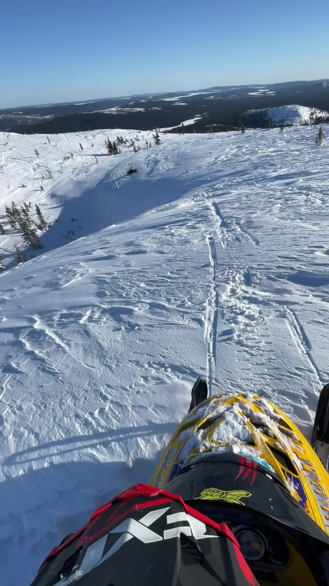 What a view ❄️❄️ #skidoo #snow #north #mountain #snowmobile  @CheetahFactoryRacing @TOBE Outerwear @Ski-Doo @SledHub @Powder Bound Adventures @Backcountry Sledders @SNOWMOBILEFAILS @FXR Racing 