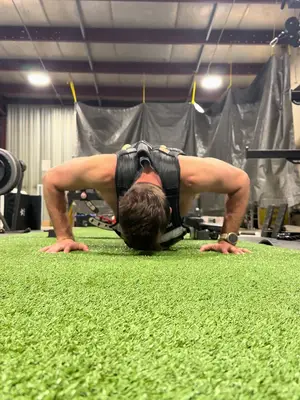 Added the weighted vest for the last round 👌💪 #gym #workout #workoutmotivation 