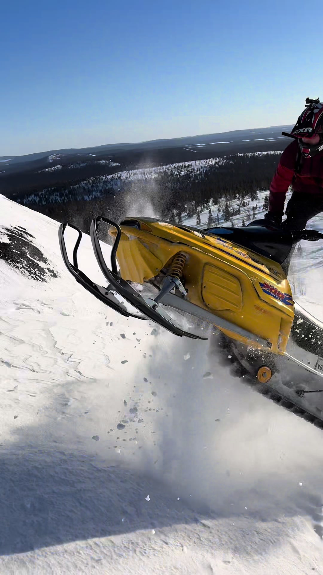 Ouin parfois 😂😂 #skidoo #mountains #snow #north #snowmobile @CheetahFactoryRacing @TOBE Outerwear @Ski-Doo @Powder Bound Adventures @Backcountry Sledders @SNOWMOBILEFAILS @FXR Racing 