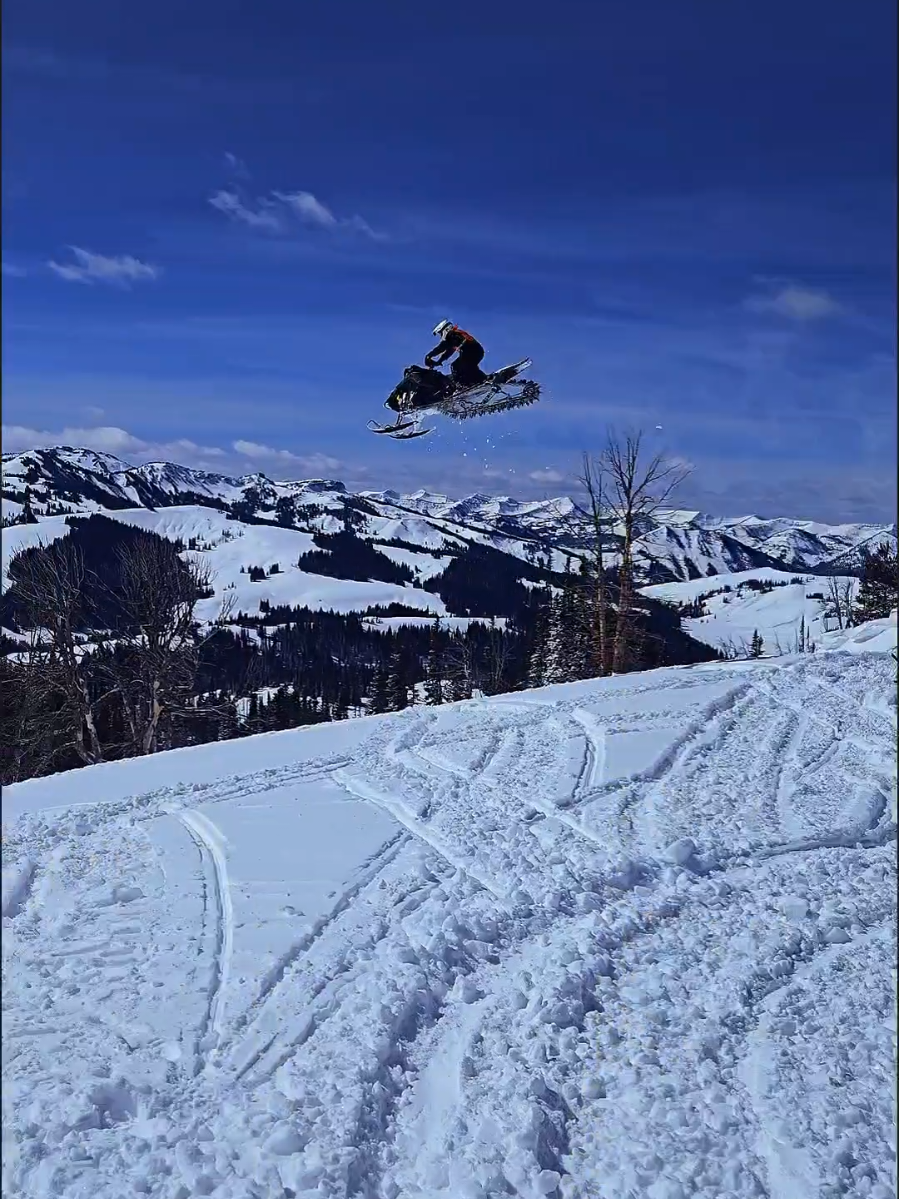 Winter throwdowns with my boy @KFisher730 on the 📽 @sledsend  @CheetahFactoryRacing  @Tempest Optics  @Rox  @SLP 
