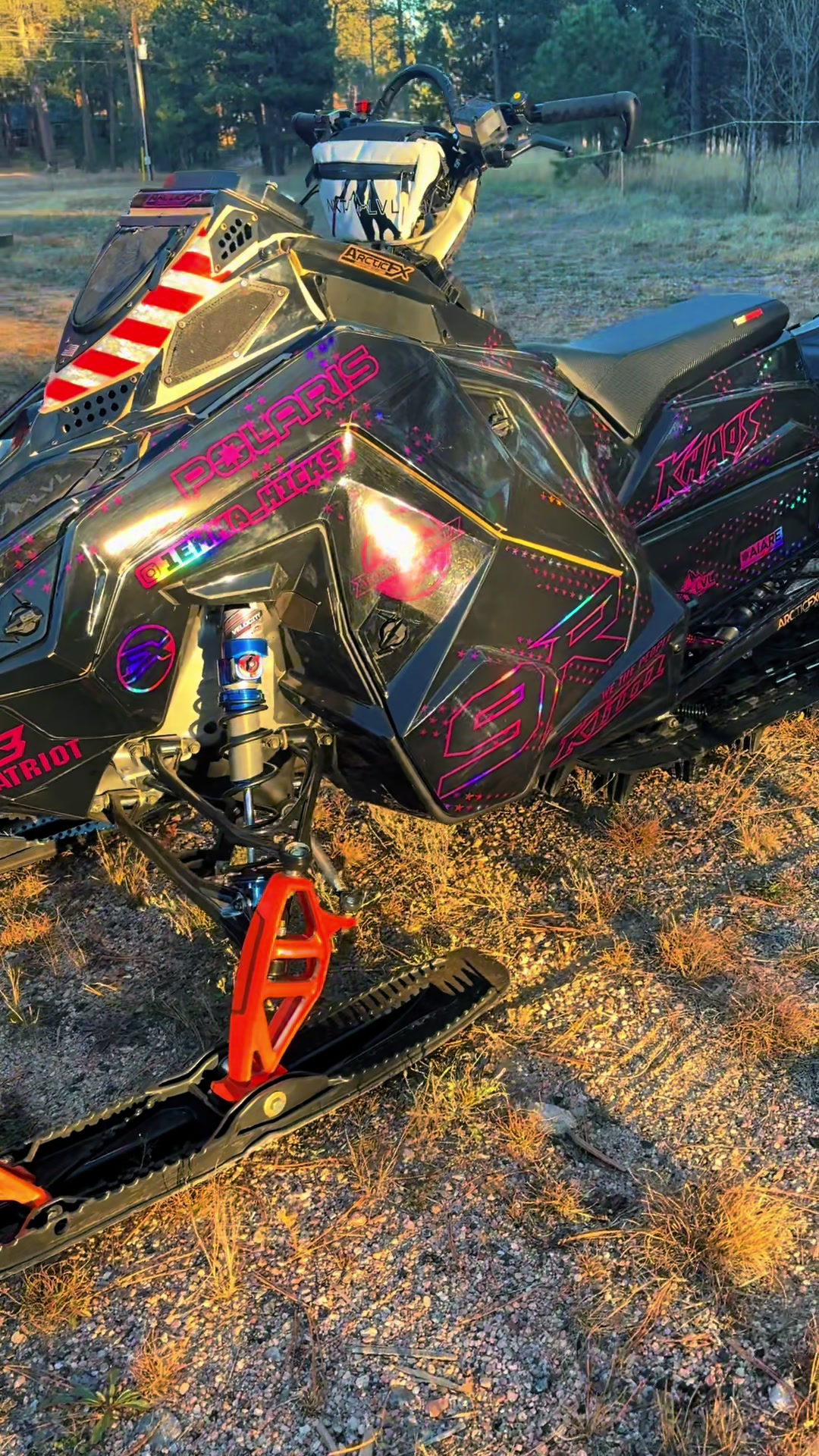 Heard were showing off our sleds 🧐🧐 #polaris #snowmobilevideos #sledtok #snowmobile #wrap 