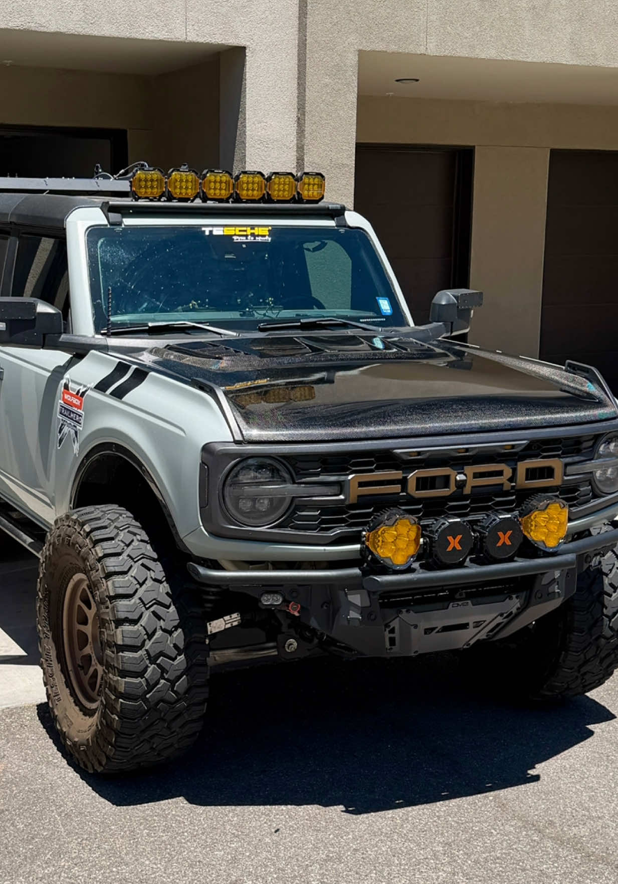 The @Anderson Composites ‘Raptor Style’ Type-RT Carbon Fiber Hood looks amazing and fits like a glove!  Super easy install with the help of a friend! #andersoncomposites #carbonfiber #fordbronco #offroad #4x4 