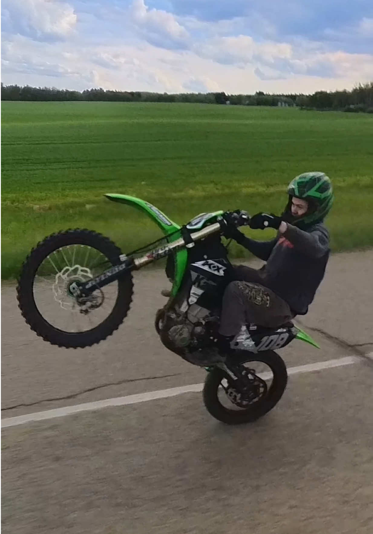 Maybe I’ll start posting on TikTok as well🤔 @sledsend @RideFastCrew #RFC  #sledsendbrotherhood #shopridefastcrew #ridefastcrew 