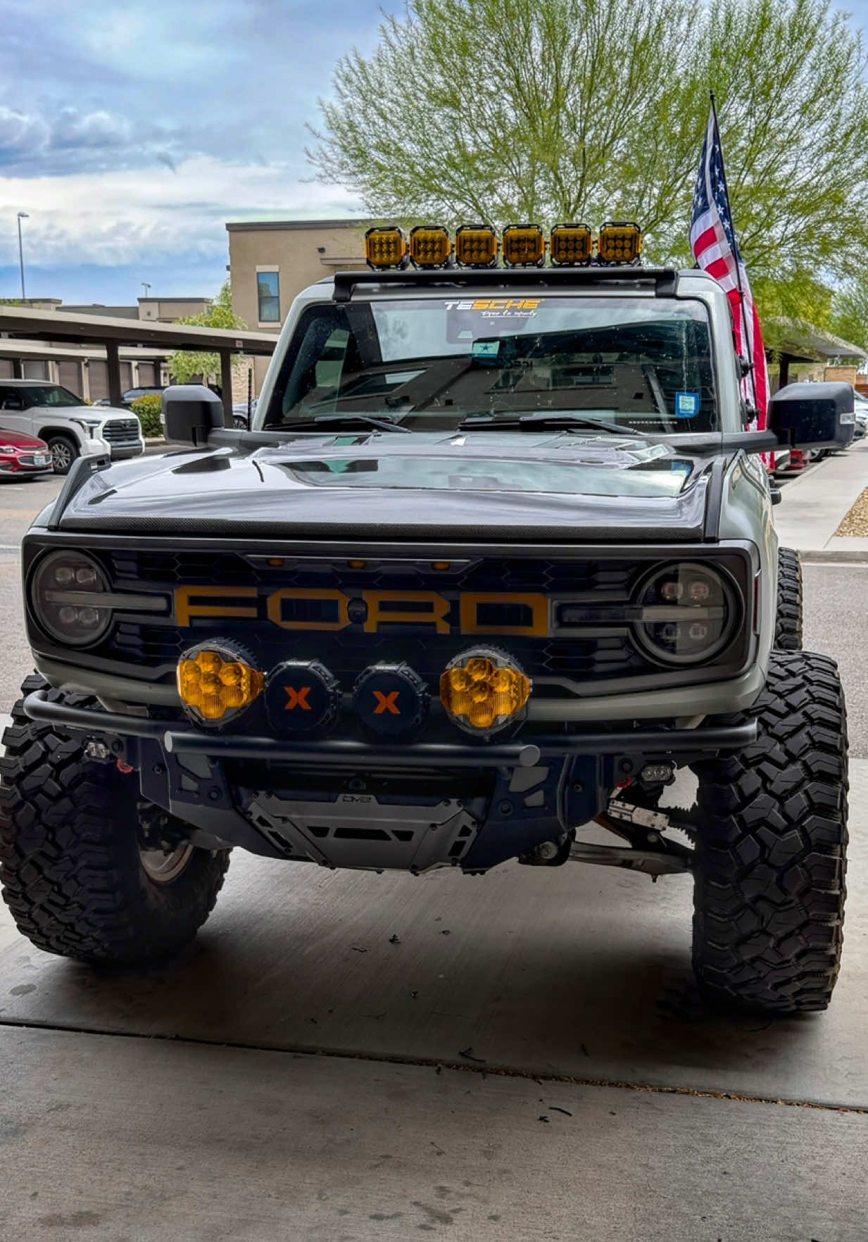 Miley and I want to wish everyone a safe and happy 4th of July and 250th American birthday weekend!! #4thofjuly #july4thweekend #america250 #offroad #4x4  @Anderson Composites @WOLFBOX @TRAILHERO @TESCHE TIRES @SUPAREE @DV8 Offroad @Addictive Desert Designs 