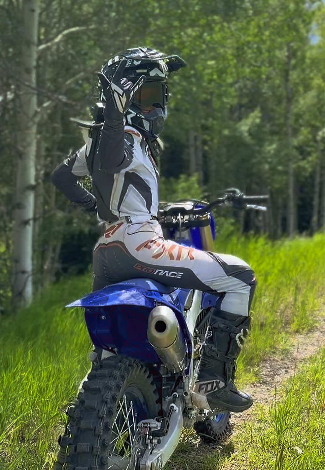 I’m back baby!  #fyp #britishcolumbia #motocross #dirtbiking #girlswhoride 
