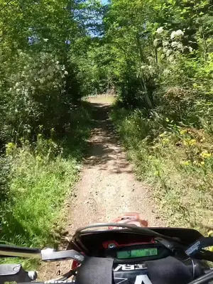 #dirtbikes #girlswhoridedirtbikes #enduro #vancouverisland #girlswhoracedirtbikes 