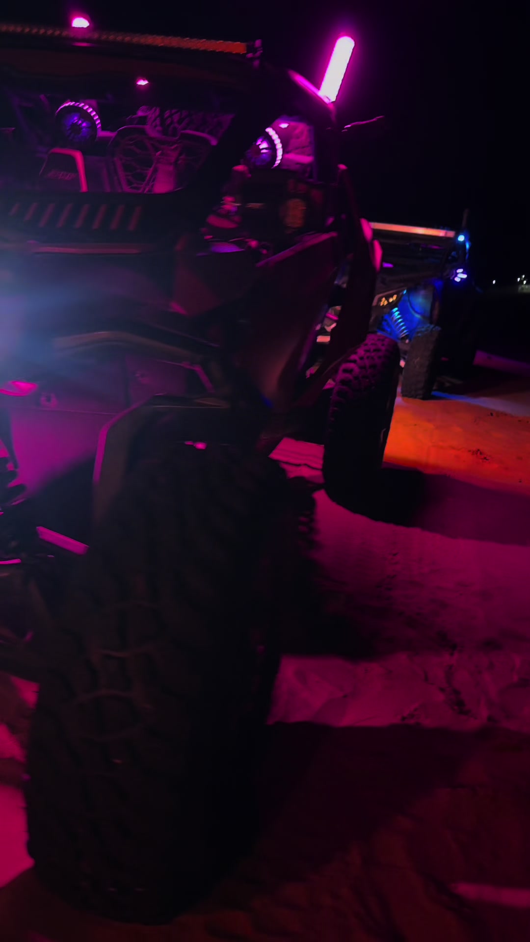 Night cruising the nammies 🌚✨🛞💨 #canam #maverickr #x3 #rutas #nightride 
