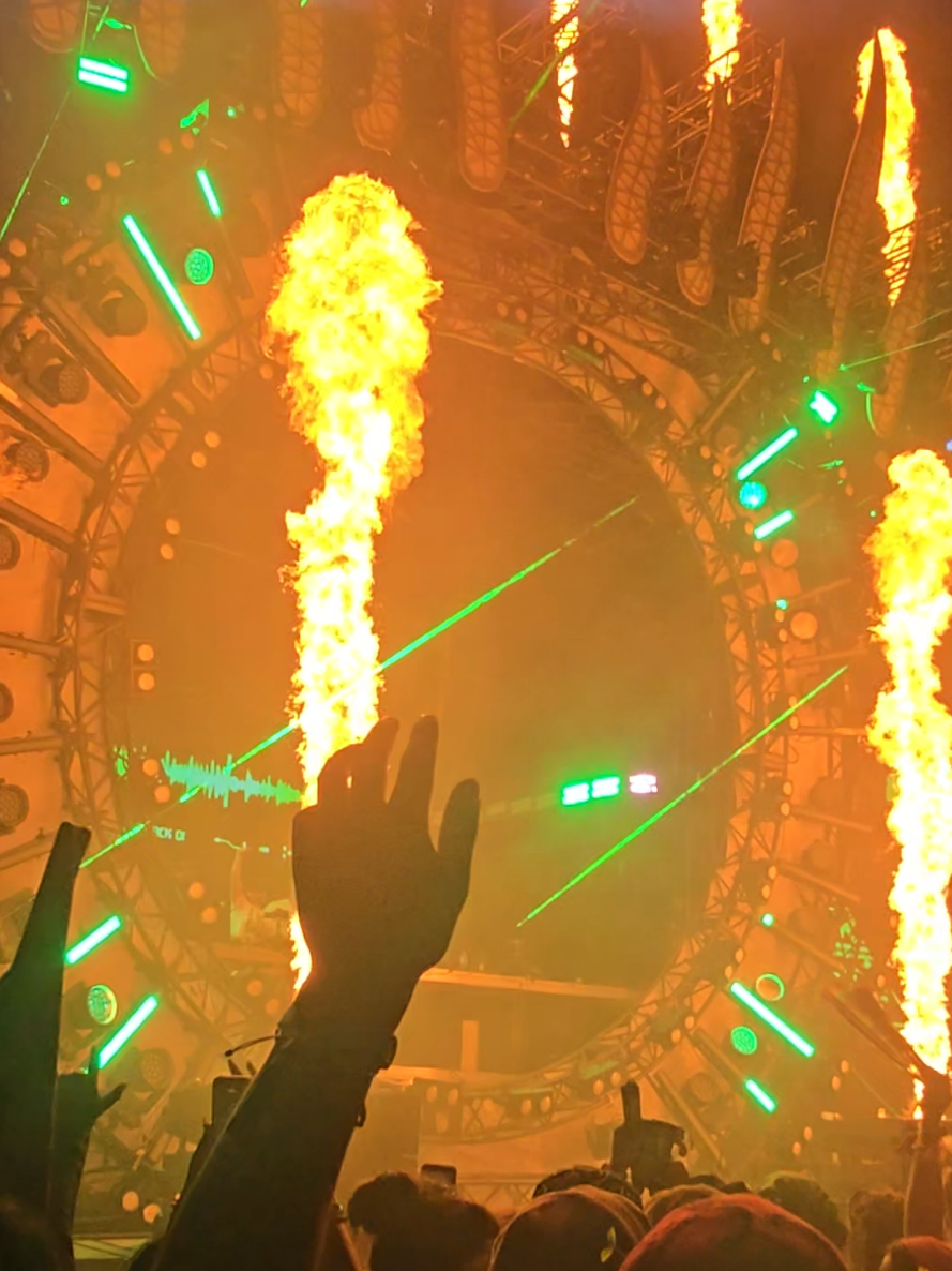 if im not at my desk, im where the beat drop is #levity #edm #festival #crankdat #dasenergi @nativerzr 