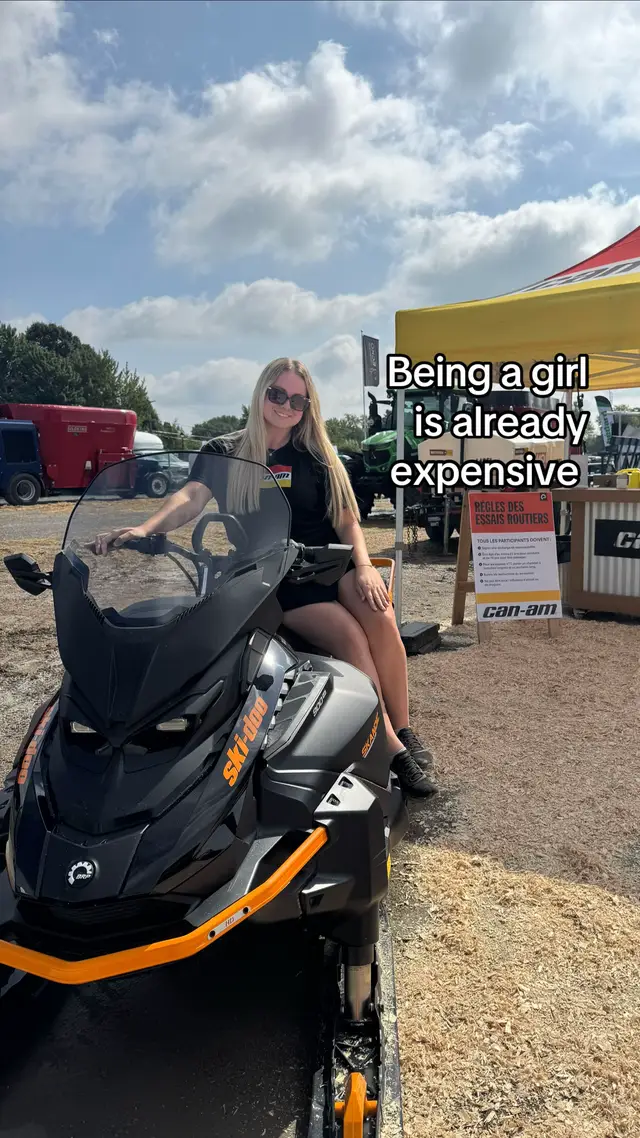 #sledgirl #skidoo #polaris #girlsthatride #sledtok 