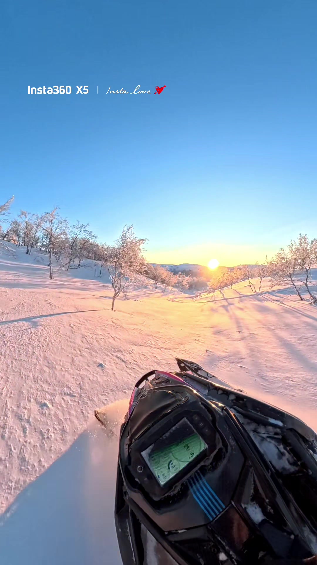 Always fun in the mountains🗻 @KIRKENES MOTORSENTER  @polaris_scandinavia  @GGB Exhaust  @Ride Fast Company  @CheetahFactoryRacing  @KLIM  @insta360 official  #winter  #polaris #snowmobiles  #sun #fun 
