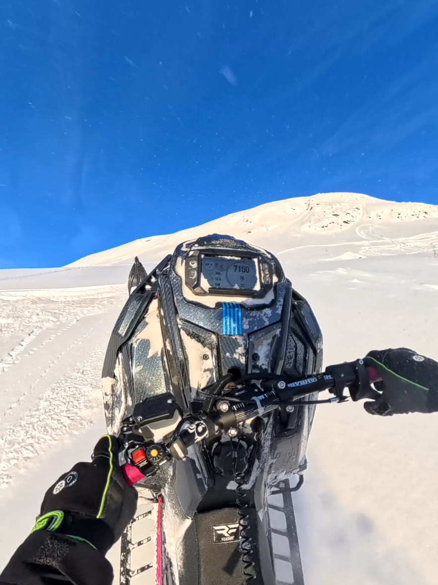 This would be nice right now @KIRKENES MOTORSENTER  @polaris_scandinavia  @Ride Fast Company  @CheetahFactoryRacing  @insta360 official  #snow #soon  #polaris  #winter #insta360x5