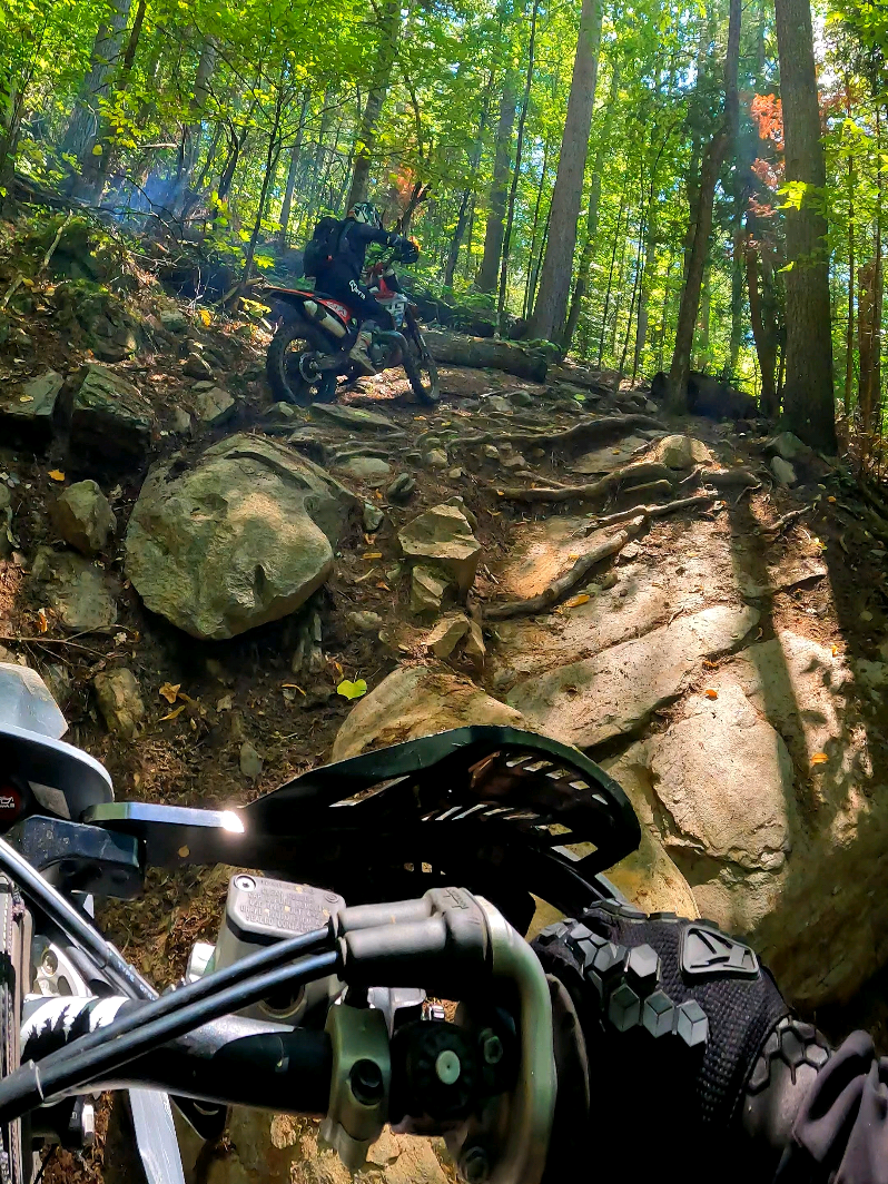 Friends who never understood the meaning of “take it easy.” 🔥 — Des amis qui comprennent jamais le mot « tranquille ». 🔥 #friends #dirtbike #hardenduro #dirtbikeaddict #rideordie 