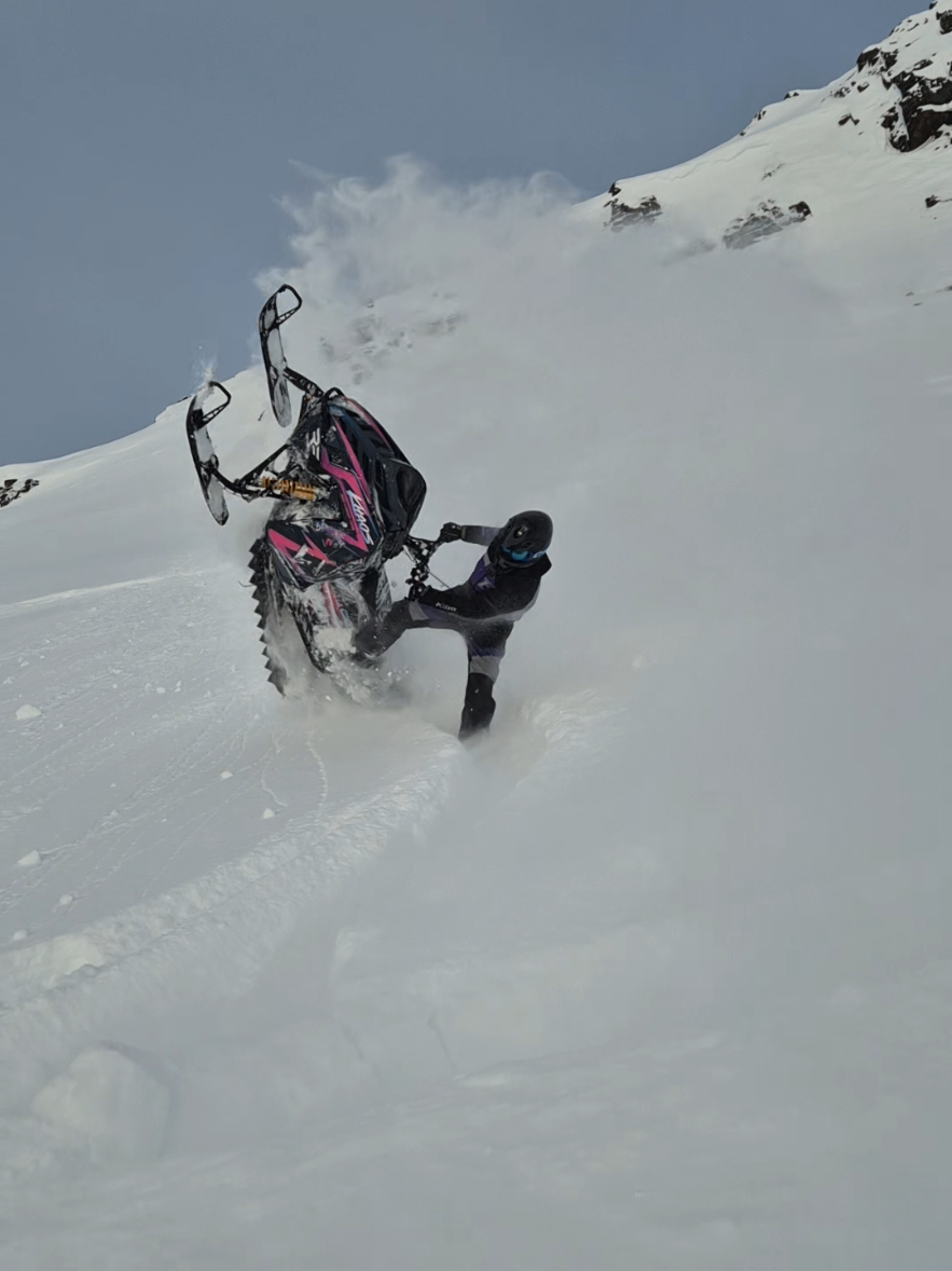 Who is ready for winter?🙄 @KIRKENES MOTORSENTER  @polaris_scandinavia  @GGB Exhaust  @CheetahFactoryRacing  @Ride Fast Company @KLIM  #polaris #snowmobile  #whereiswinter  #snow #soon 