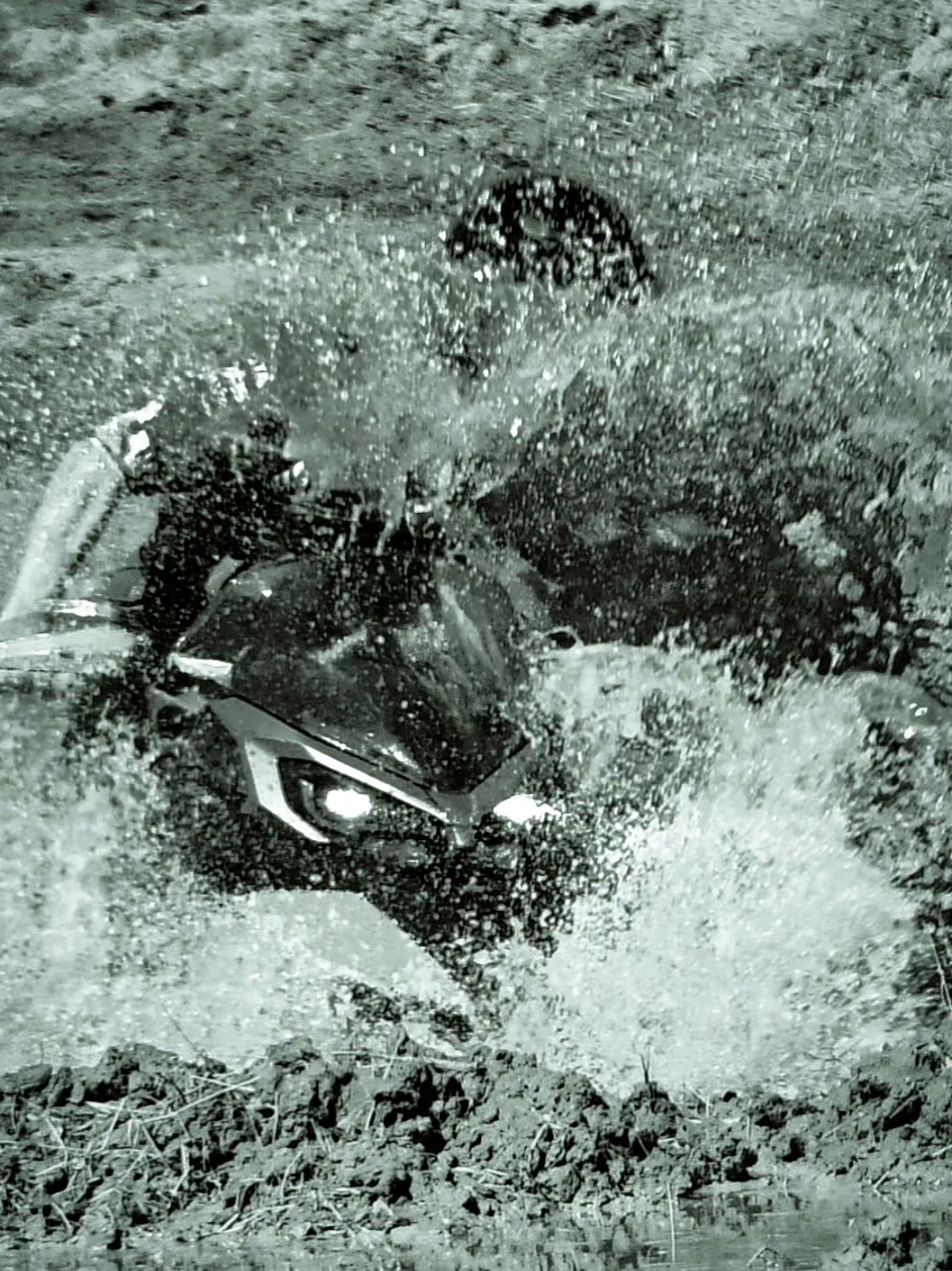 @Lynx Snowmobiles Making those moves #kootenaylife ##haydays #kapitankhaos 