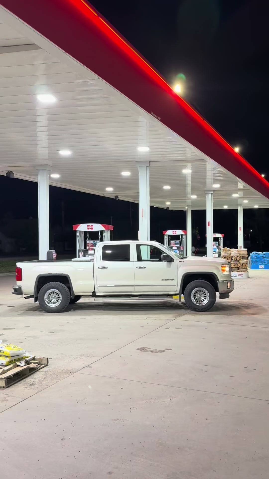 Polishing a turd. #gmcsierra #17inchrims #skatin #fwides #pos 