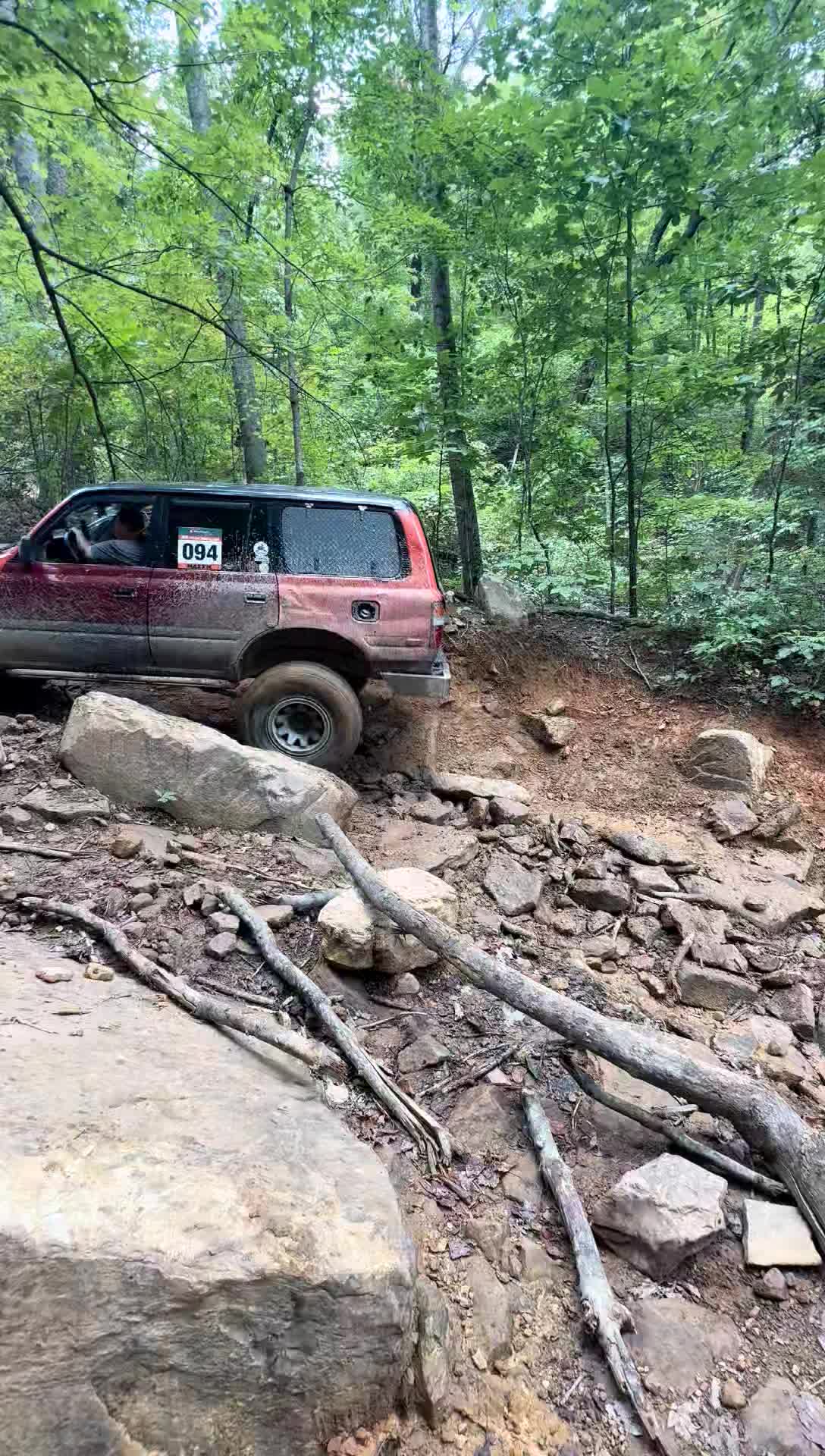 Very wet trail 35!  #toyota4x4 #80serieslandcruiser #rocks #windrock 