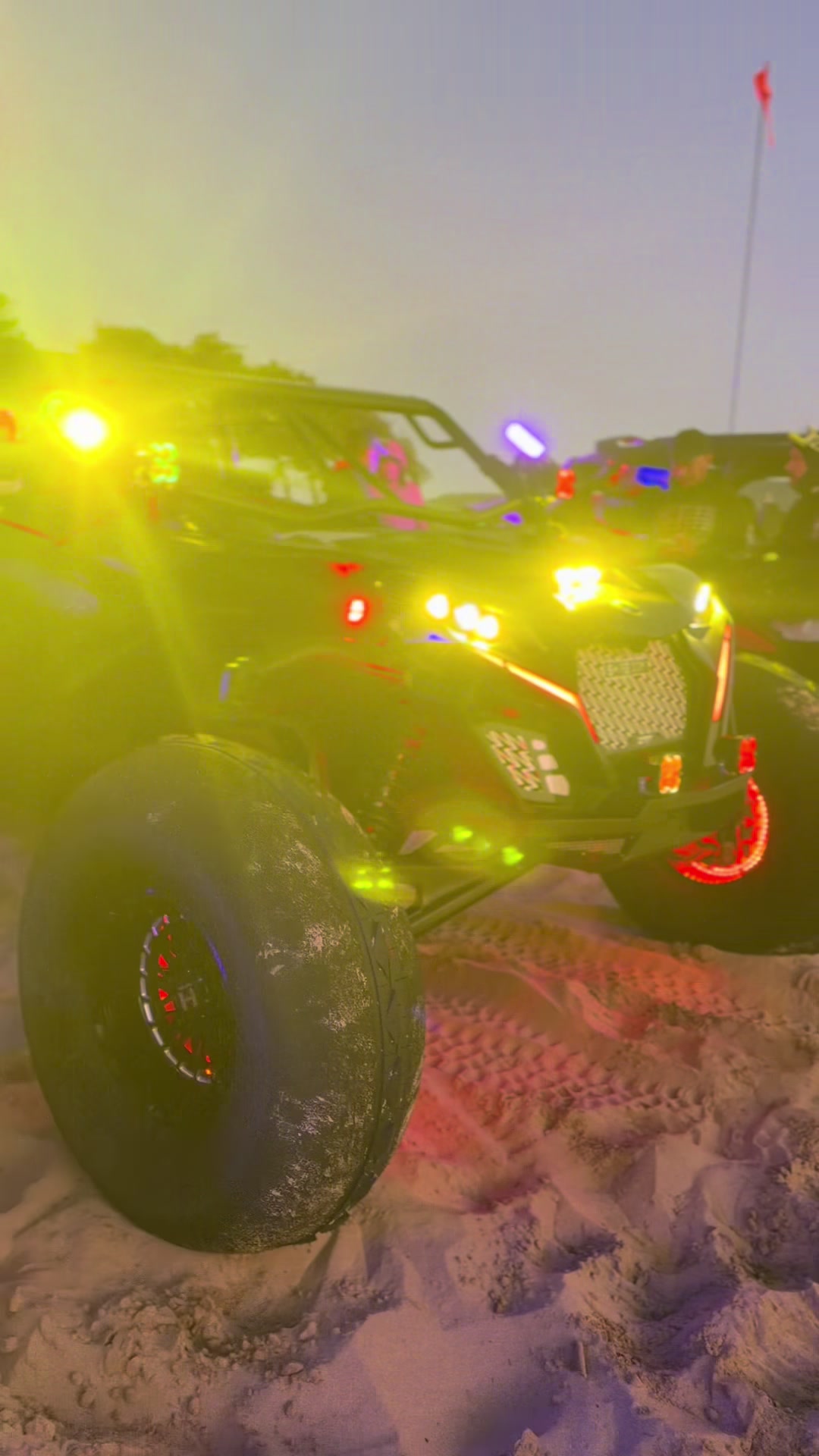 Como yó no hay dos  chaa chachaaaauuuuuu ✌️ #canam #night #maverickr #4x4 #offroad 