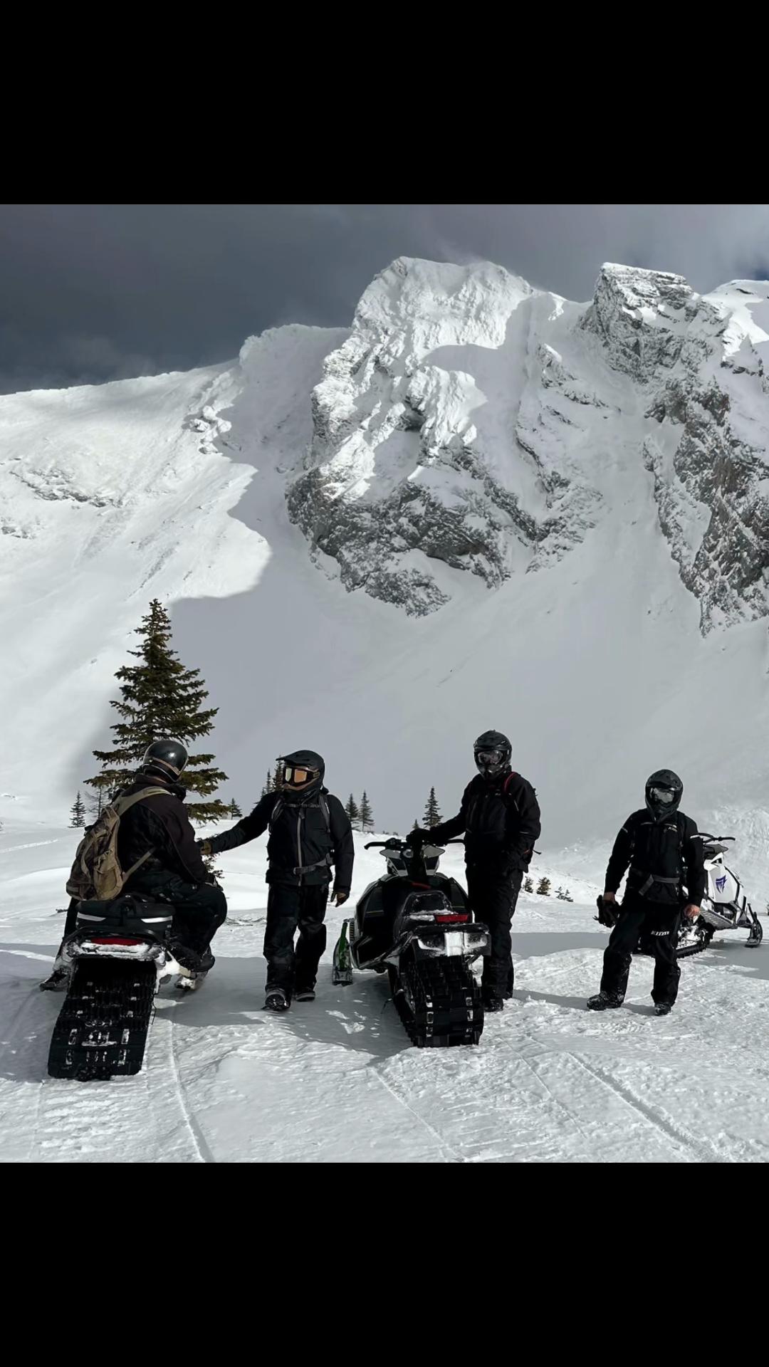 Winter = Community #winter #sleds #community #mountains @KLIM 