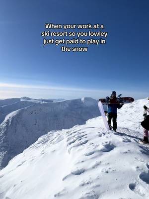 Definitely recommend getting a job at a ski resort! 🙌🏼 #skiing #skiingislife #skiingisfun #skiingday #skiingseason 